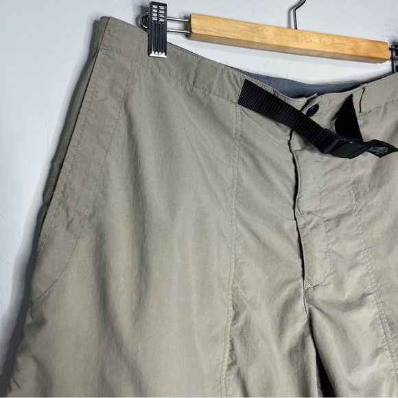 Mountain Hardware Nylon Belted Hiking Shorts, size L - Picture 2 of 13